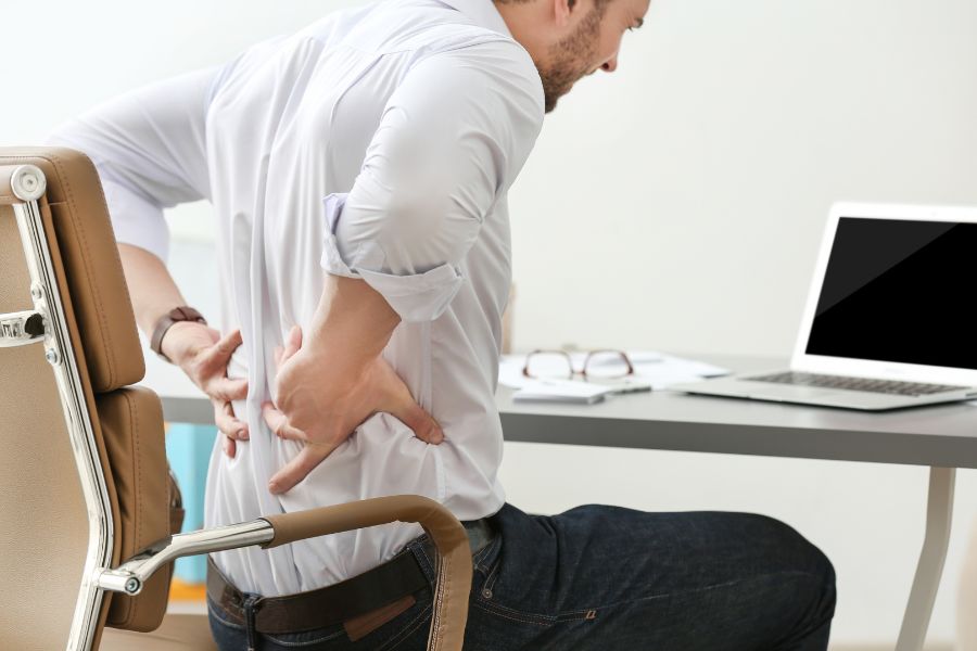 Lumbalgia laboral: cómo tratarla y prevenirla