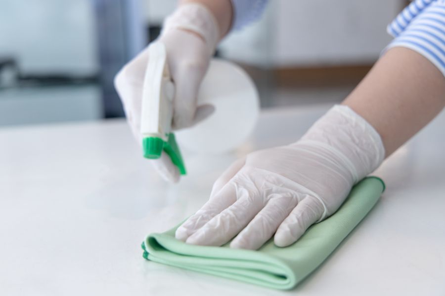 Tipos de guantes desechables: características y usos