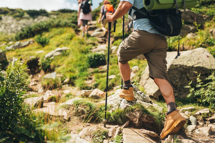 ¿Qué ropa debes vestir para ir a la montaña?