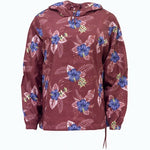 Cortavientos cerrado con capucha.