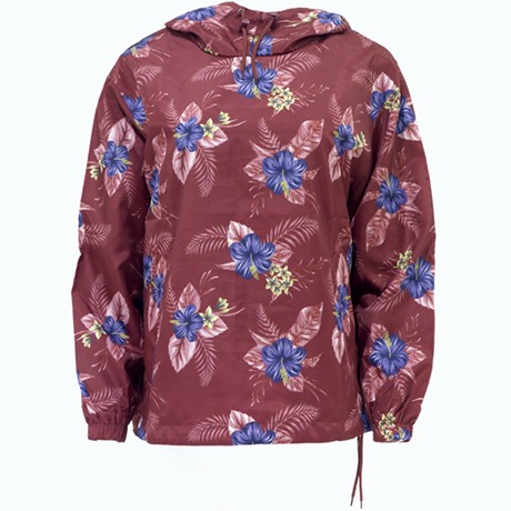 Cortavientos cerrado con capucha.