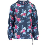 Cortavientos cerrado con capucha.