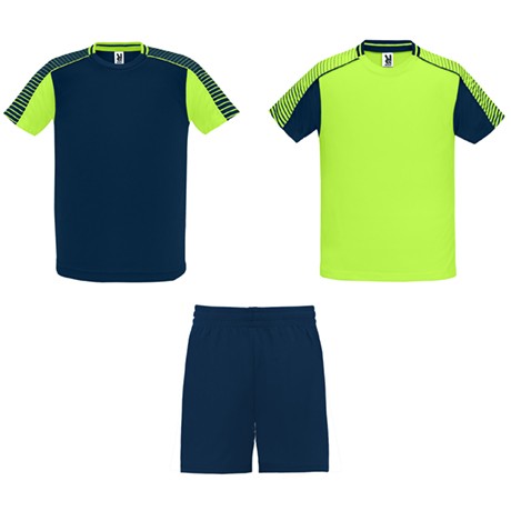 Conjunto desportivo unissexo composto por 2 t-shirts + 1 calça.