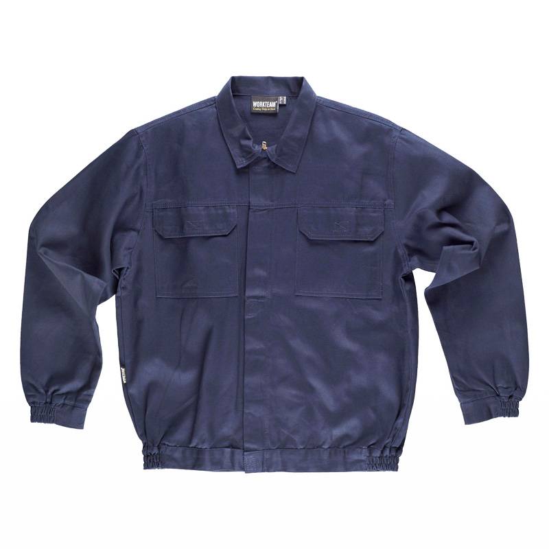 Cazadora con cremallera de metal oculta y 2 bolsos de pecho con tapetas.  100% Algodón.  Tejido resistente. WTB1300