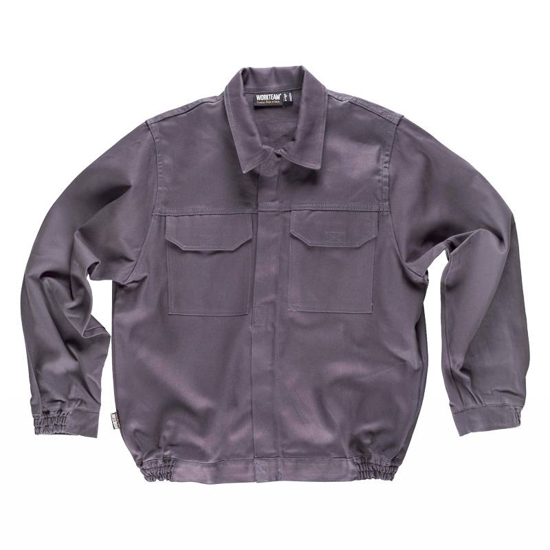 Cazadora con cremallera de metal oculta y 2 bolsos de pecho con tapetas.  100% Algodón.  Tejido resistente. WTB1300