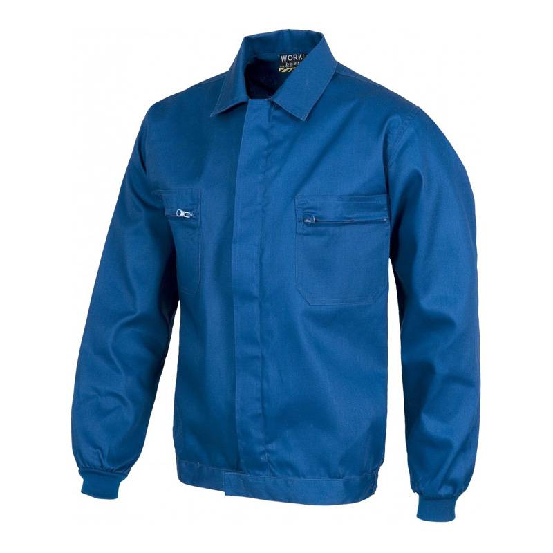 Cazadora con cremalleras de nylon, cintura elástica y dos bolsos de pecho.