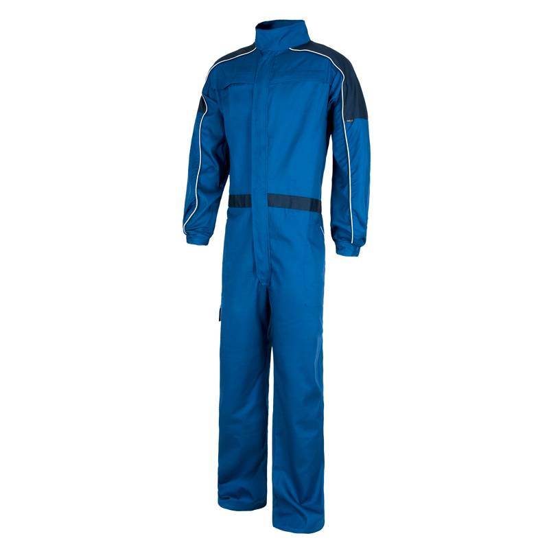 Buzo recto con cuello de tira, canesú y detalles bicolores.