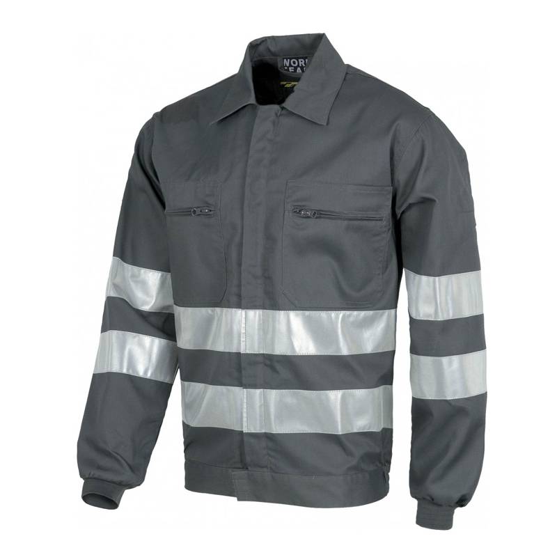 Cazadora con cierre de cremallera, 2 bolsos de pecho y cintas reflectantes.