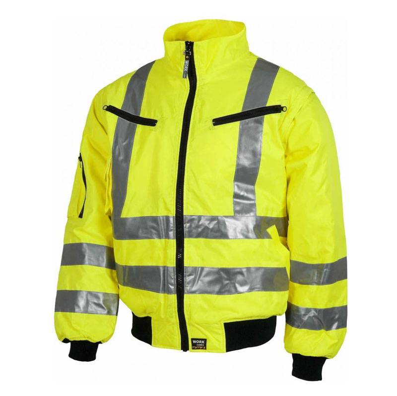 Cazadora Alta vicierre cremallera. Cuello alto. Puño elástico. Dos bolsos de pecho con cremalleras.