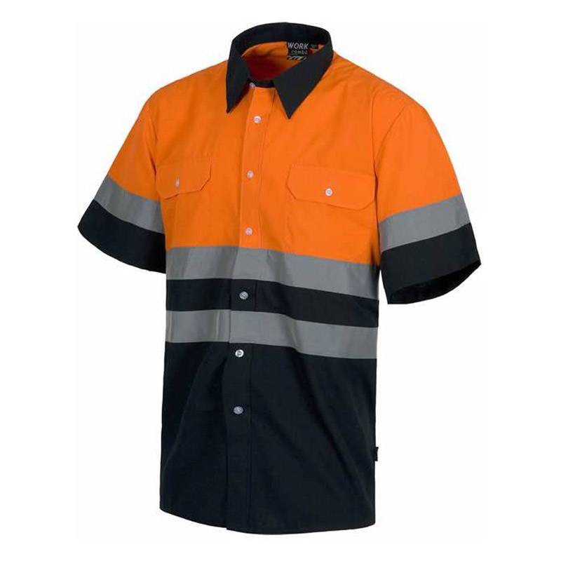 Camisa de manga corta con cierre de botones y dos bolsos de pecho con carteras