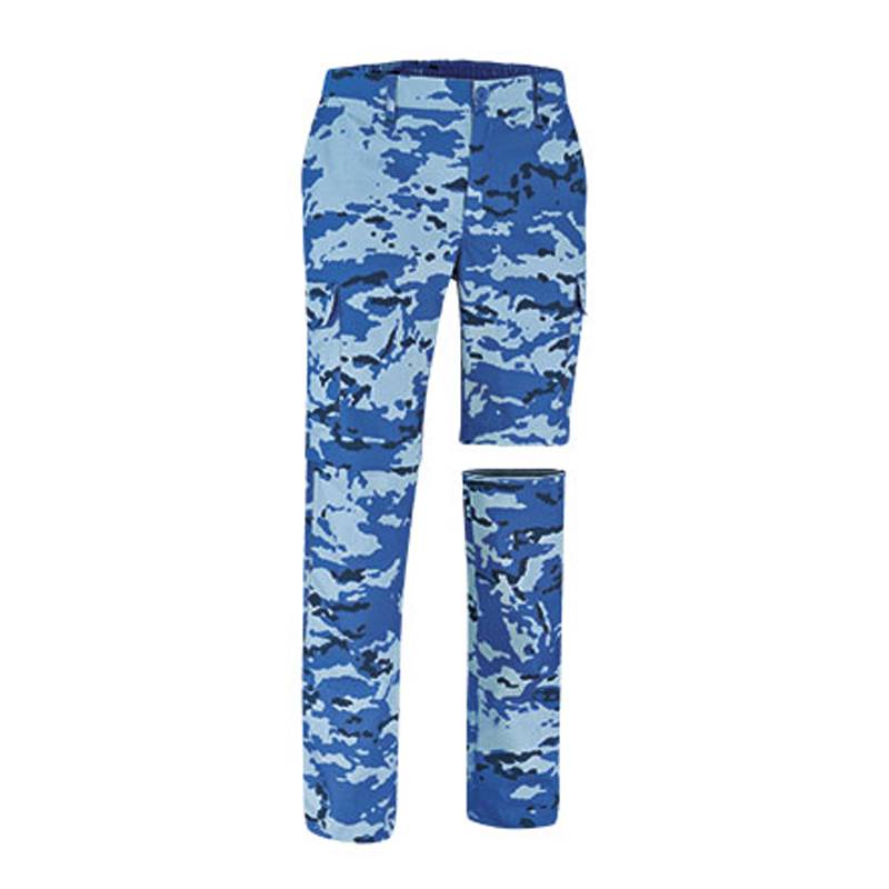 Calça camuflada com vários bolsos amovíveis