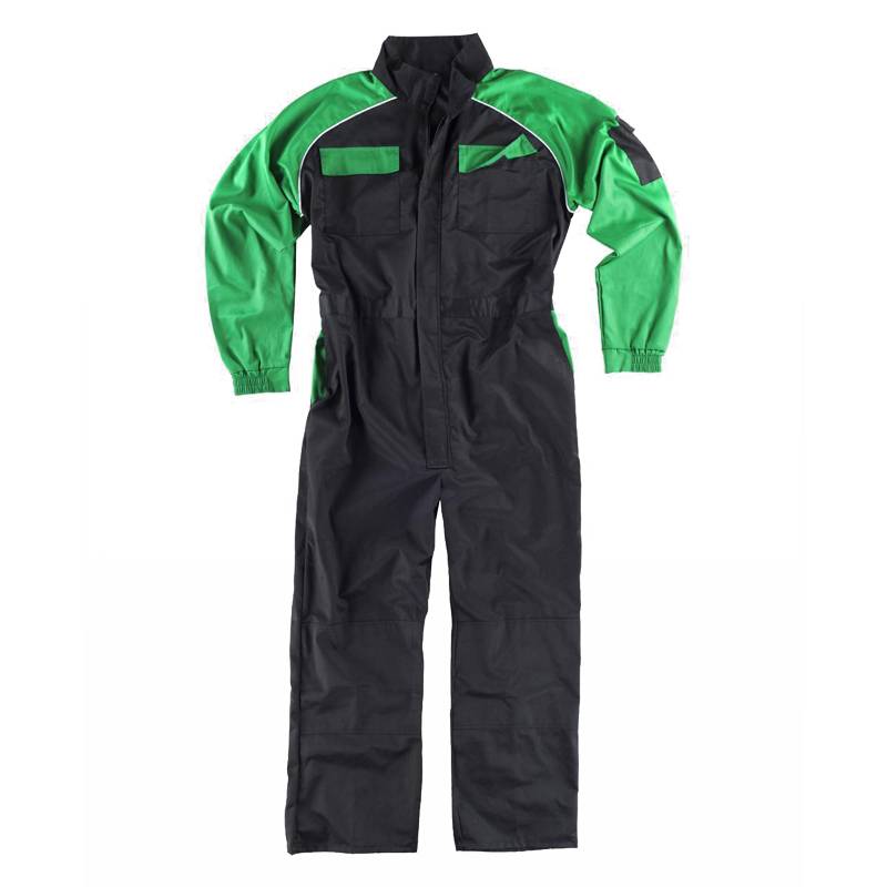 Buzo recto con cuello de tira, mangas y detalles bicolores.