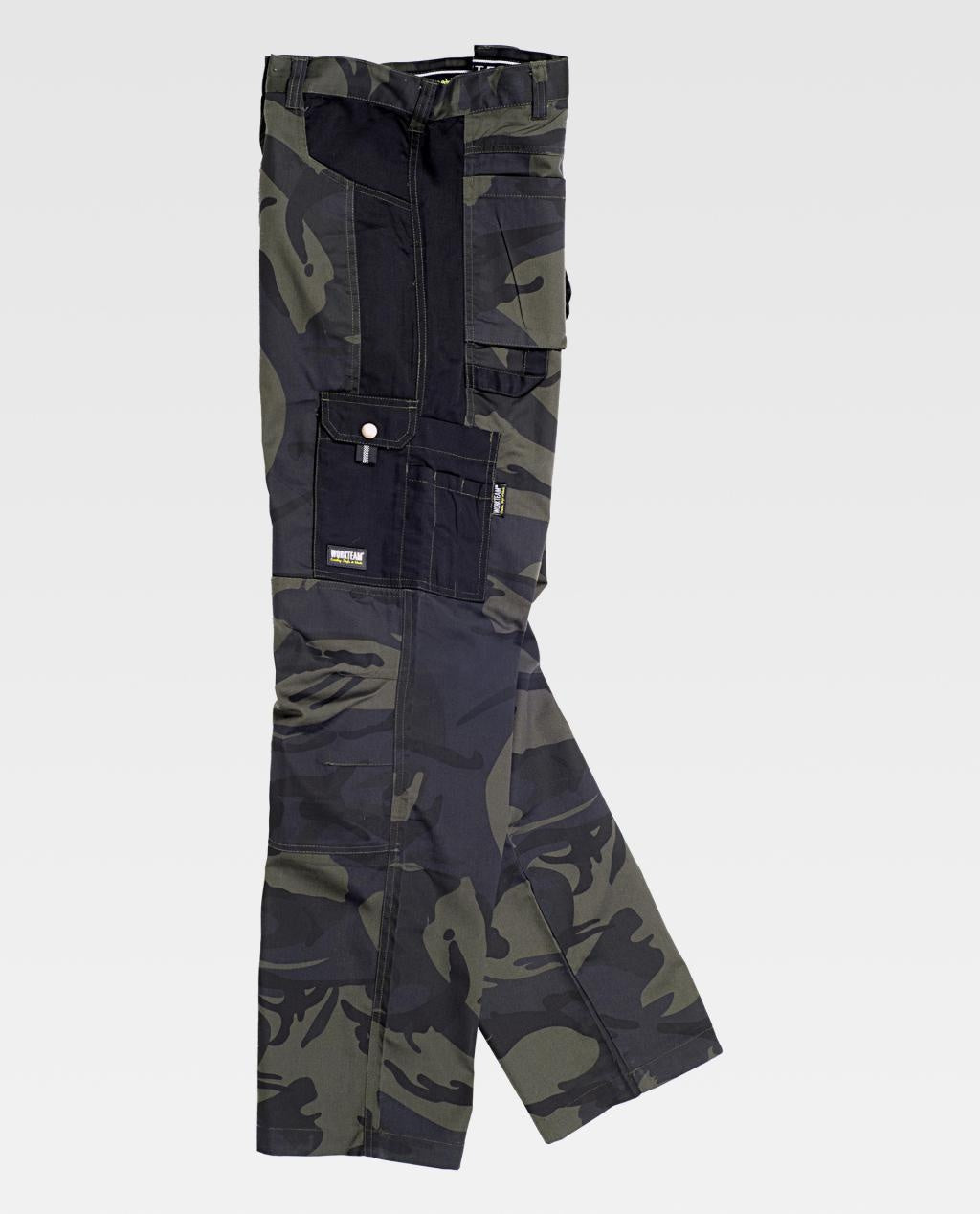 Pantalón reforzado estampado en camuflaje
