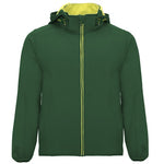 Softshell con capucha y corte deportivo